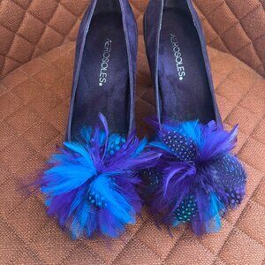 Aerosoles Purple Suede Heels with Turquoise and Purple Feather detail Size 7